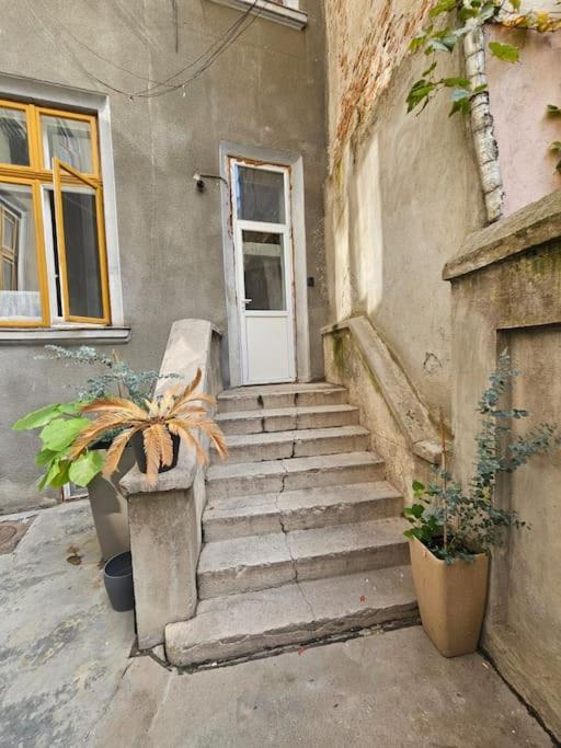 Heart Of City Center 4Br 2Bath 10 Pers Bukarest Kültér fotó